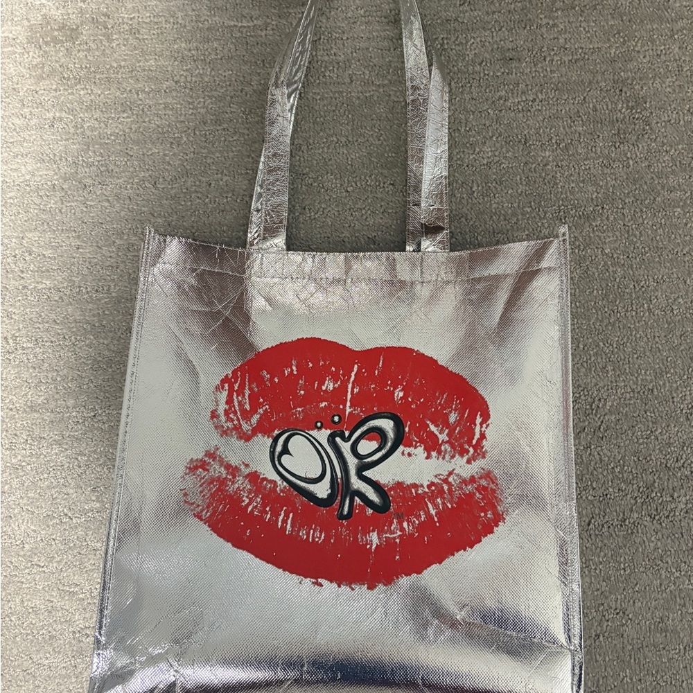 olivia rodrigo amex show tote